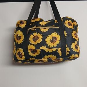 Sunflower Print Women weekend to go duffle Bag NWOT